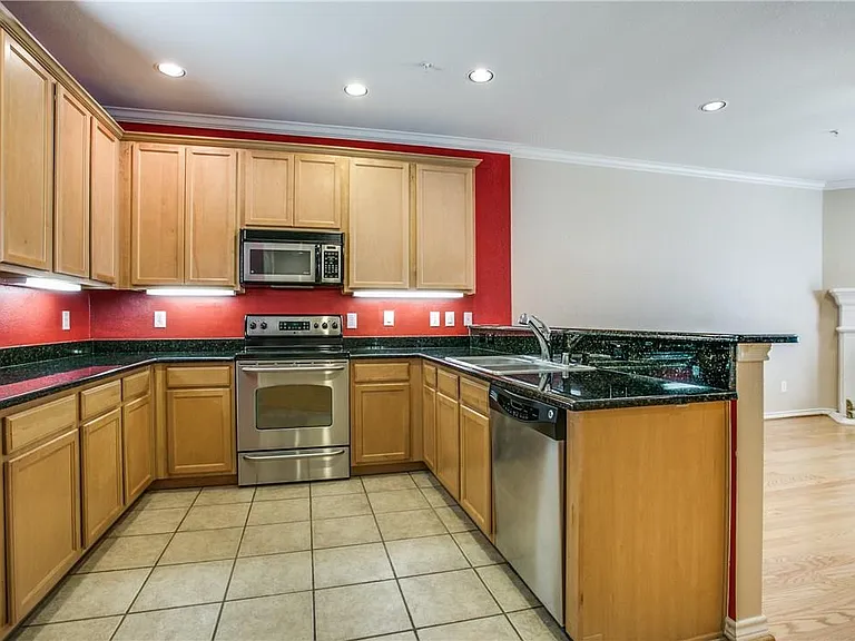 2415 Stutz Dr #D — Photo 8