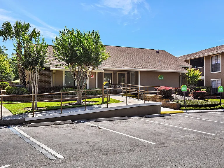Forestlake Apartments — Photo 44