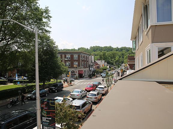4th image of 219 Bellevue Ave