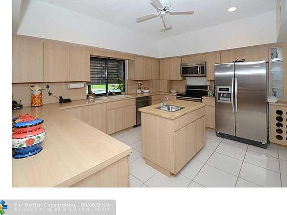 4th image of 9285 NW 14th Ct