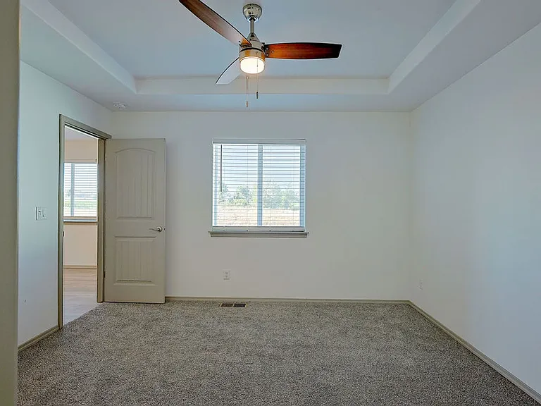 709 E Avenue K — Photo 4