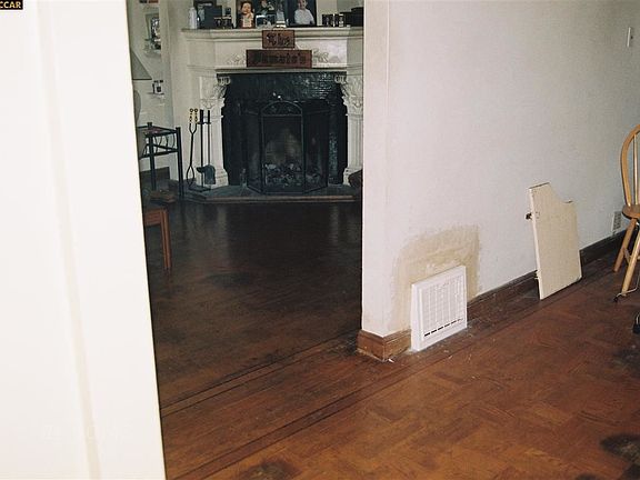 3rd image of 59 Dunsmuir St