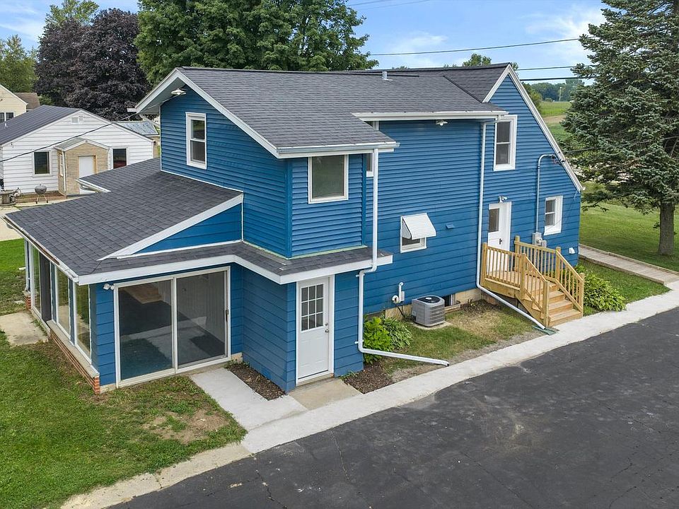 1st image of 2089 Decorah ROAD