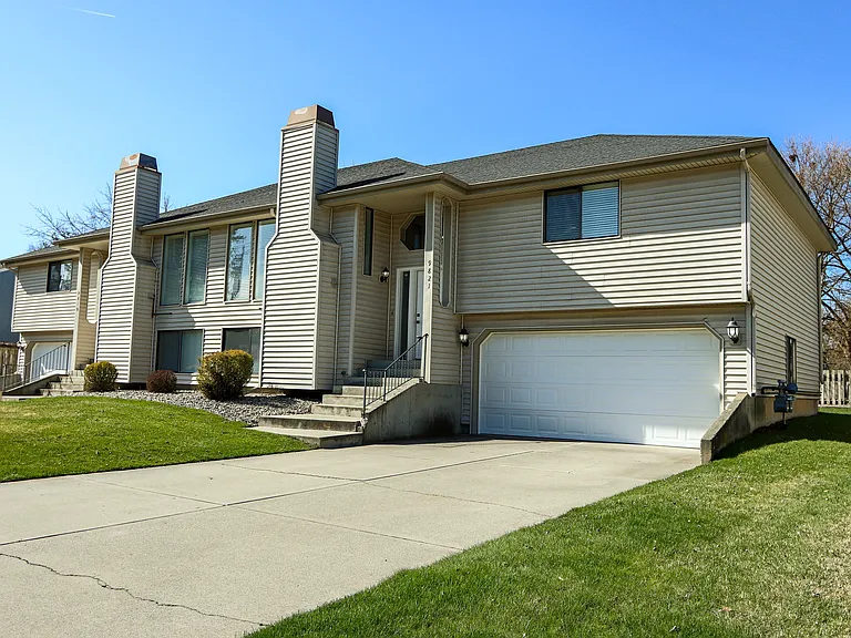 9821 N Indian Trail Rd — Photo 3