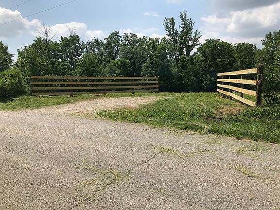 2nd image of 1085 Sweeney Ln
