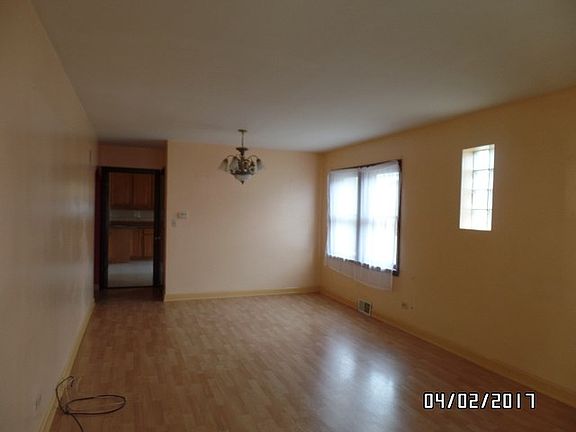 4th image of 10210 Belmont Ave