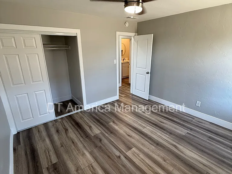 6405 Zena Dr — Photo 32