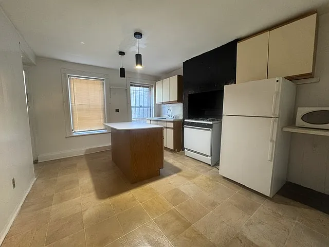 521 Hancock St #1 — Photo 3