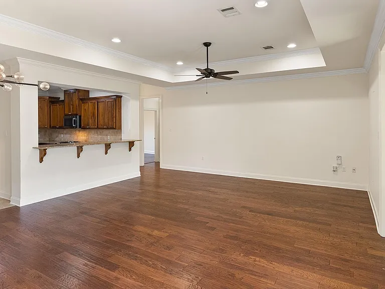 7945 Seville Ct — Photo 3