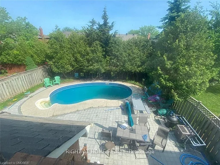 1080 Glenashton Dr #UPPER — Photo 37