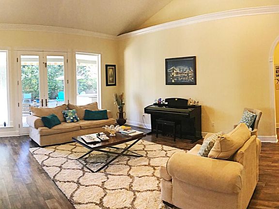 3rd image of 3941 Lochlaurel Dr