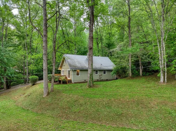 1004 Buchanan Loop Rd, Sylva, NC 28779