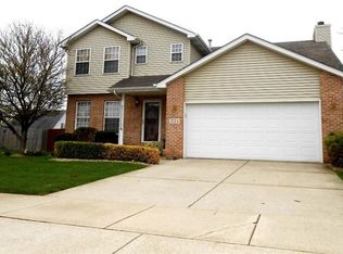 221 Pheasant Run Dr, Hobart, IN 46342