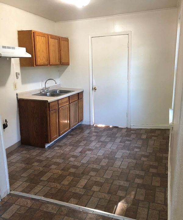 2nd image of 4015 Johnson St
