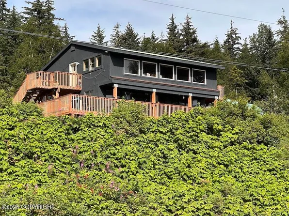 1138 Mud Bay Rd, Haines, AK 99827