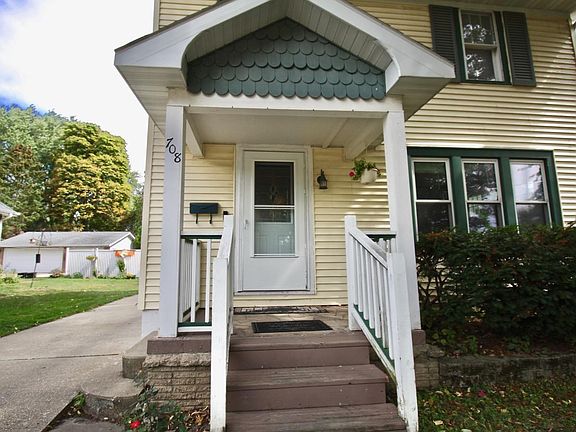 3rd image of 708 Prairie Ave