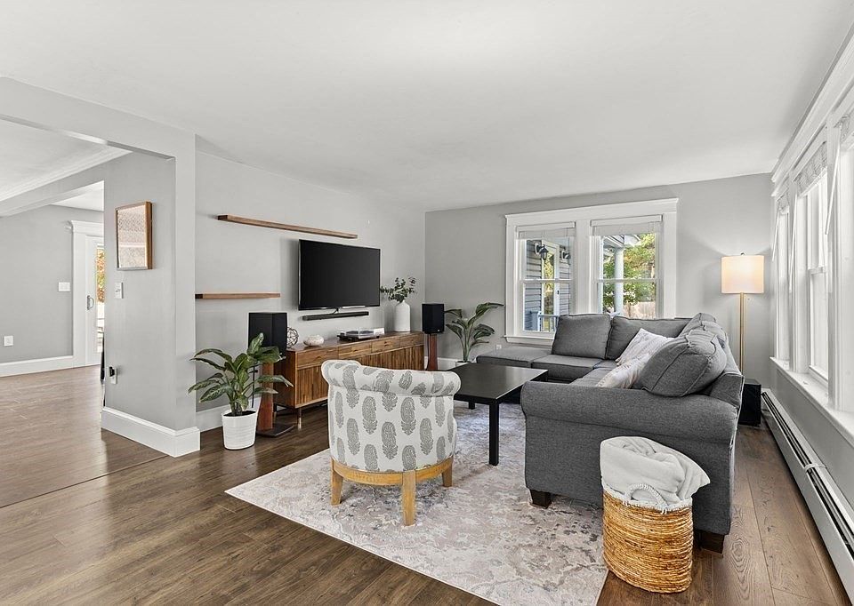 54 Amherst St, Worcester, MA 01602 Zillow