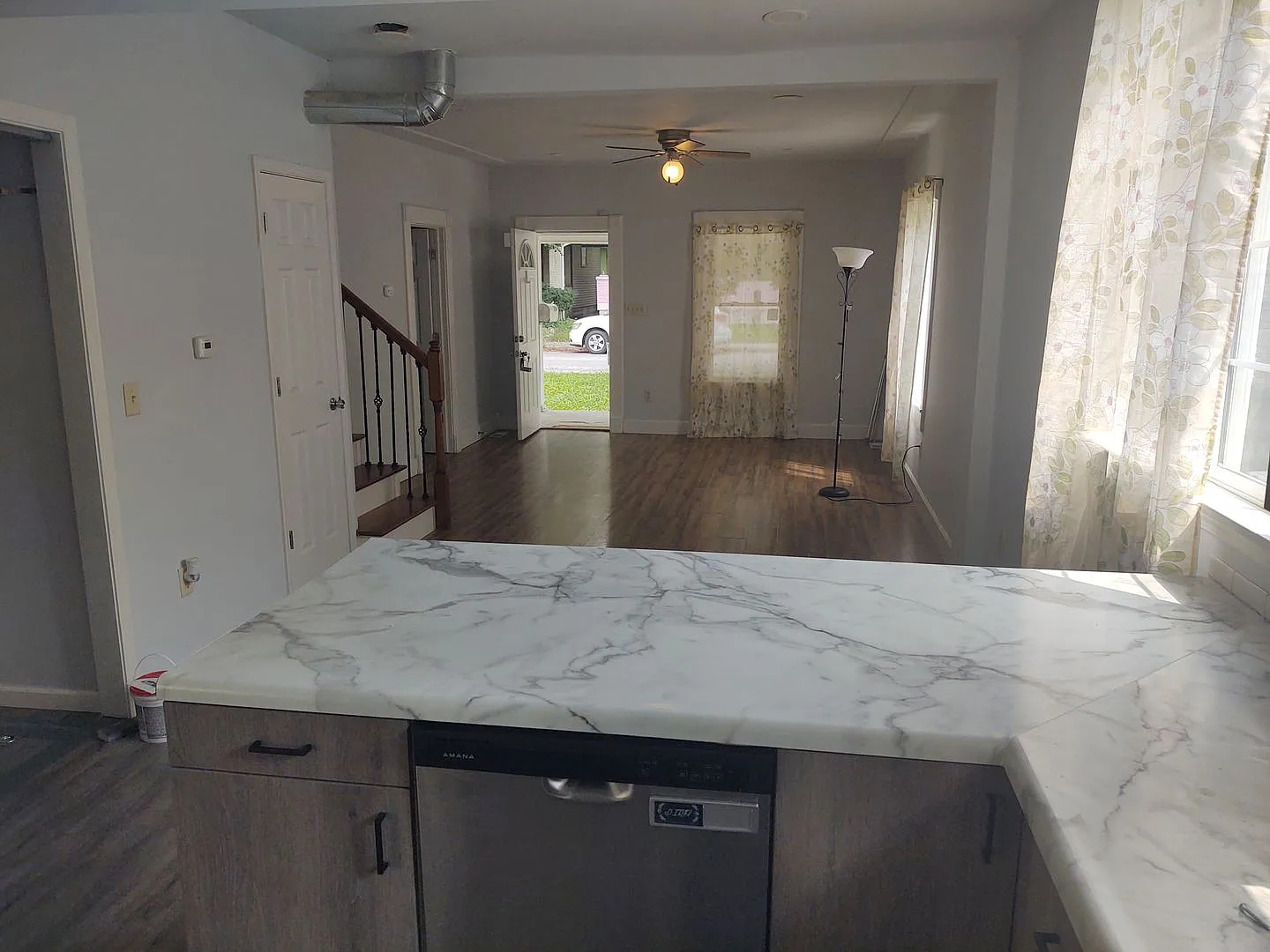 Beautifully Renovated 4-Bedroom Home Near Garfield Park — Photo 3
