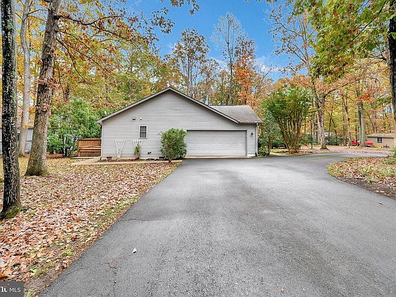 Side load garage entry off Meadowview Ln