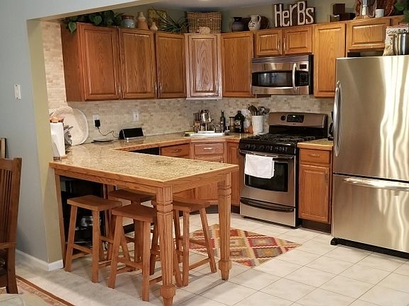 5th image of 5 Woodmere Ct