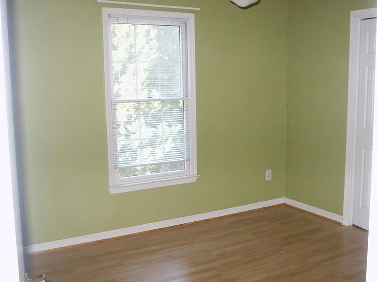 2276 Orleans Ave — Photo 6