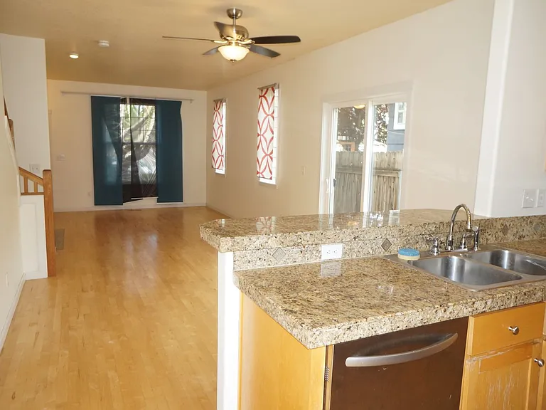 3822 SE Schiller St — Photo 7