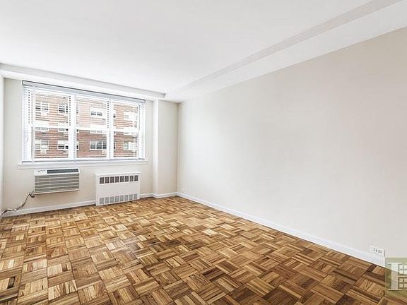 4th image of 201 E 19th St APT 10L