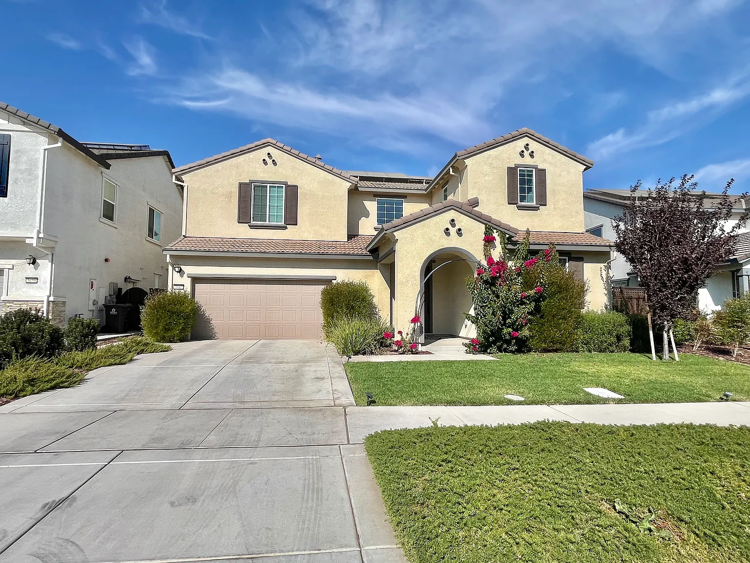 5 bed, 3.5 bath, 3400 sqft, $3,400 — Photo 1