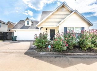 4329 W Cottage Dr, Fayetteville, AR 72704