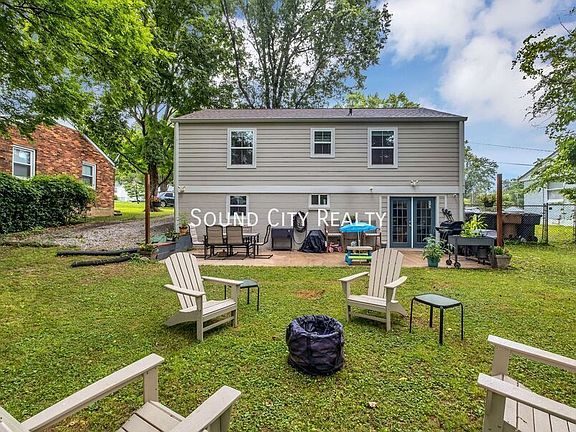 3rd image of 2929 Emery Dr
