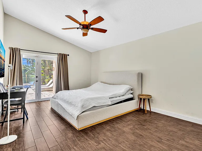 10310 Santiago St — Photo 11