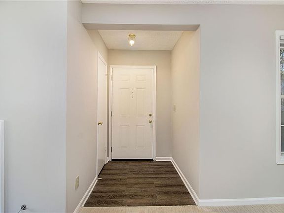 3rd image of 316 Glenleaf Dr #316