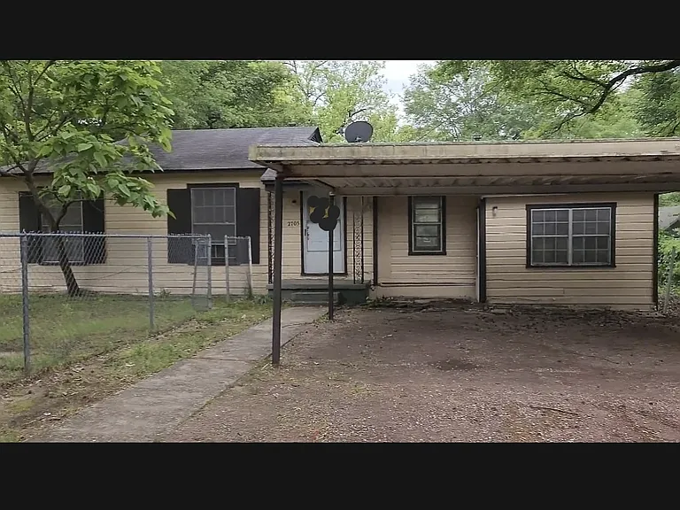 2705 Milam St — Photo 1
