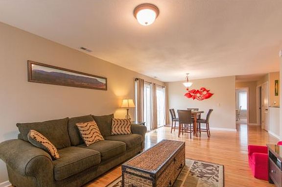 4th image of 100 Weeping Willow Dr