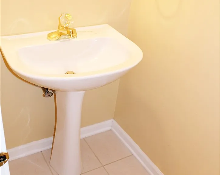 121 Brittany Cir — Photo 13