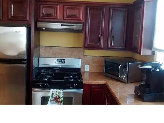 4th image of 255 W Greenwood Ave