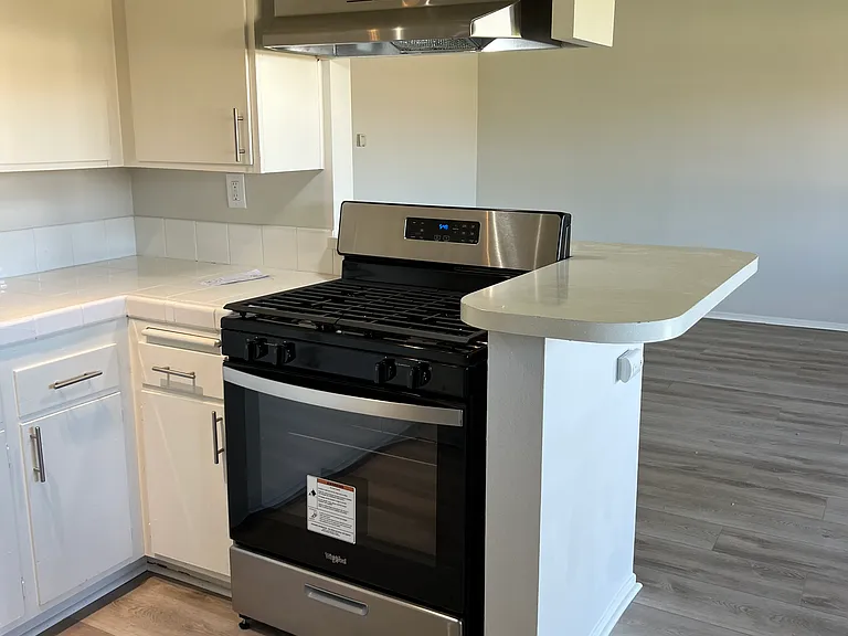 1021 E Cypress Ave — Photo 14