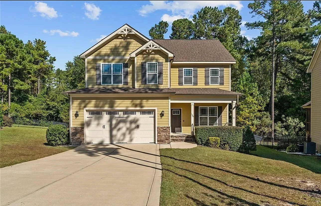 4 bed, 2.5 bath, 2427 sqft, $2,400 — Photo 1