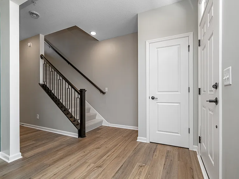 848 Woodlawn Ave — Photo 5