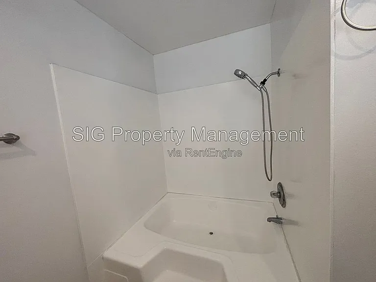 3200 Fairesta St #5 — Photo 13