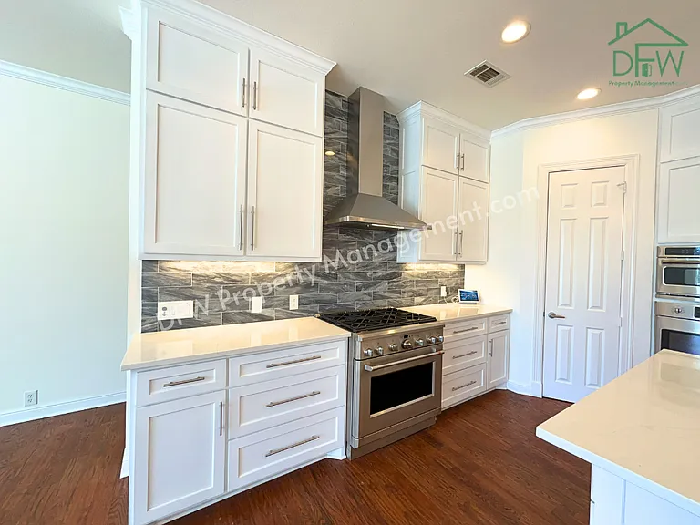 1205 Golden Gate Dr — Photo 9
