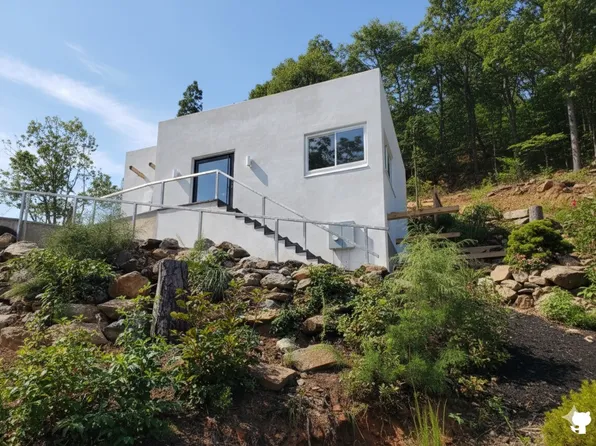 966 Wauka Ridge Rd, Clermont, GA 30527