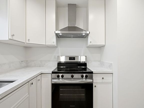 4th image of 1005 Omer Ln #101