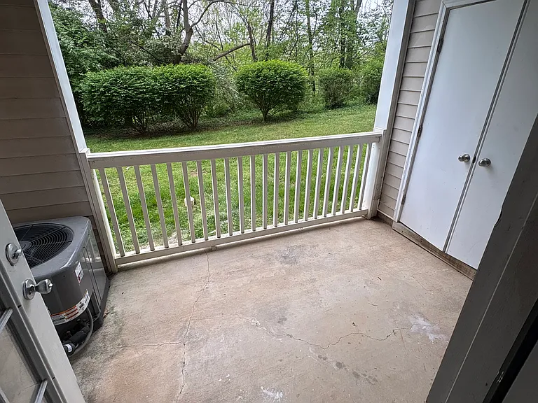 310 Riverbend Dr #1E — Photo 11