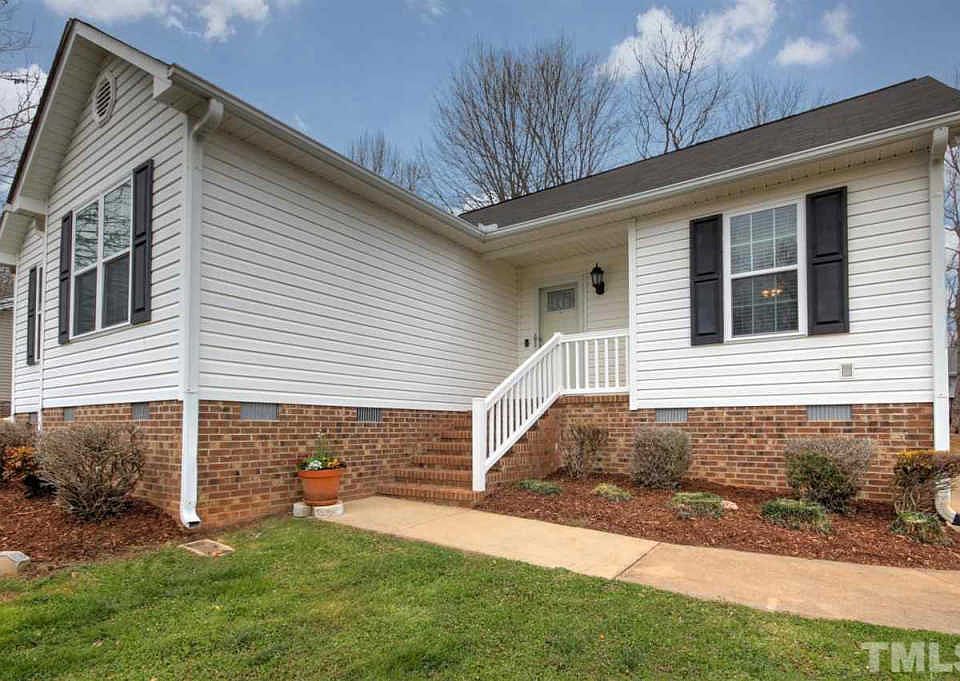 2nd image of 202 Belle Ct