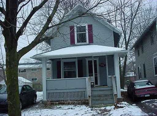 1st image of 913 W Shiawassee St