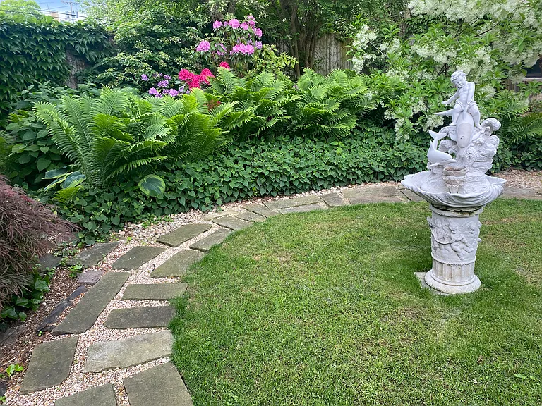 32 Linwood Ave — Photo 12