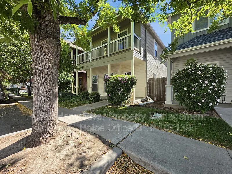 4 bed, 2.5 bath, 2088 sqft, $2,895 — Photo 2