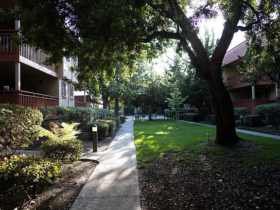 5th image of 1091 Alta Mira Dr APT A