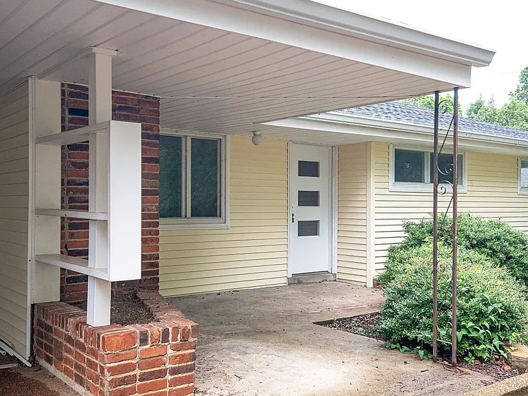 925 Camellia Dr — Photo 3
